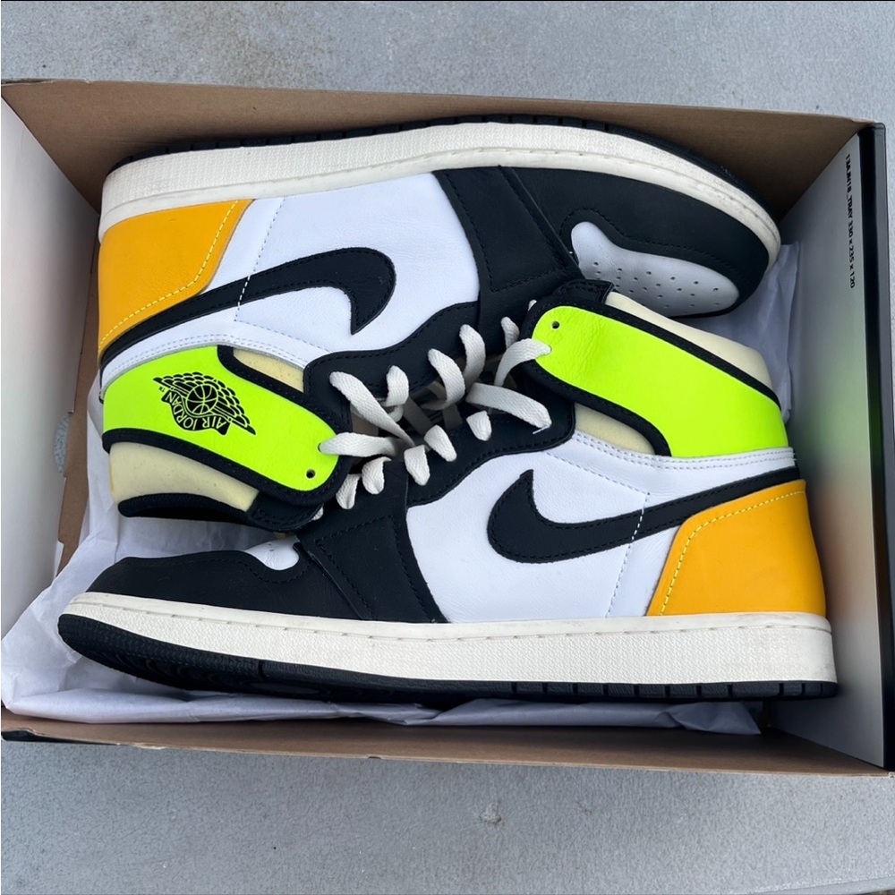 Nike Air Jordan 1 High OG “Volt Gold”